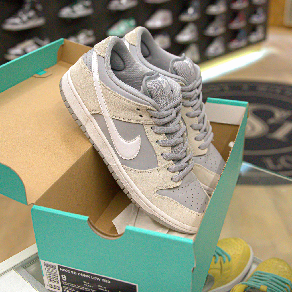 summit white wolf grey dunks